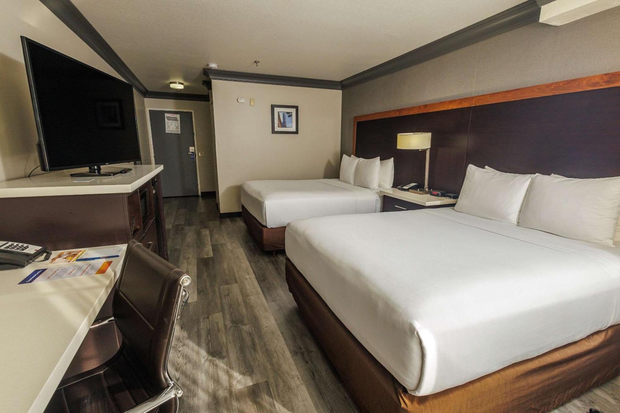 Queen Room with Two Queen Beds - Non-Smoking,1638478795:JPEG